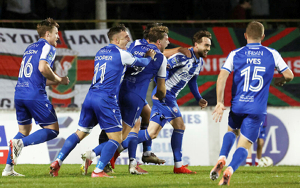 BOYLE Sports Premiership Glentoran vs Coleraine