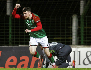 BOYLE Sports Premiership Glentoran vs Coleraine